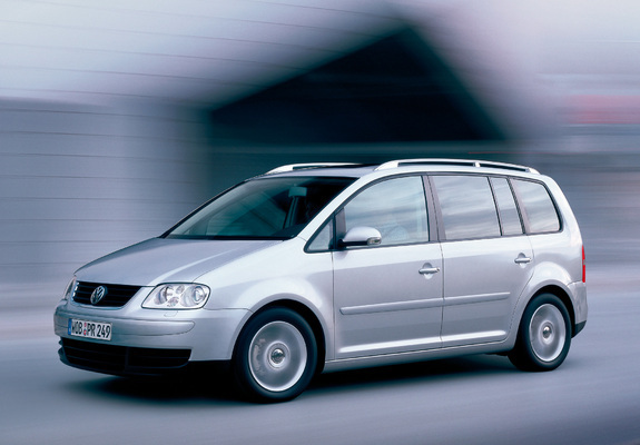 Images of Volkswagen Touran 2003–06