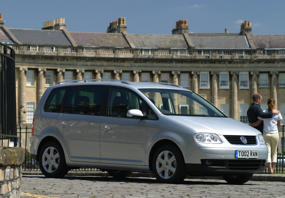 Images of Volkswagen Touran UK-spec 2003–06