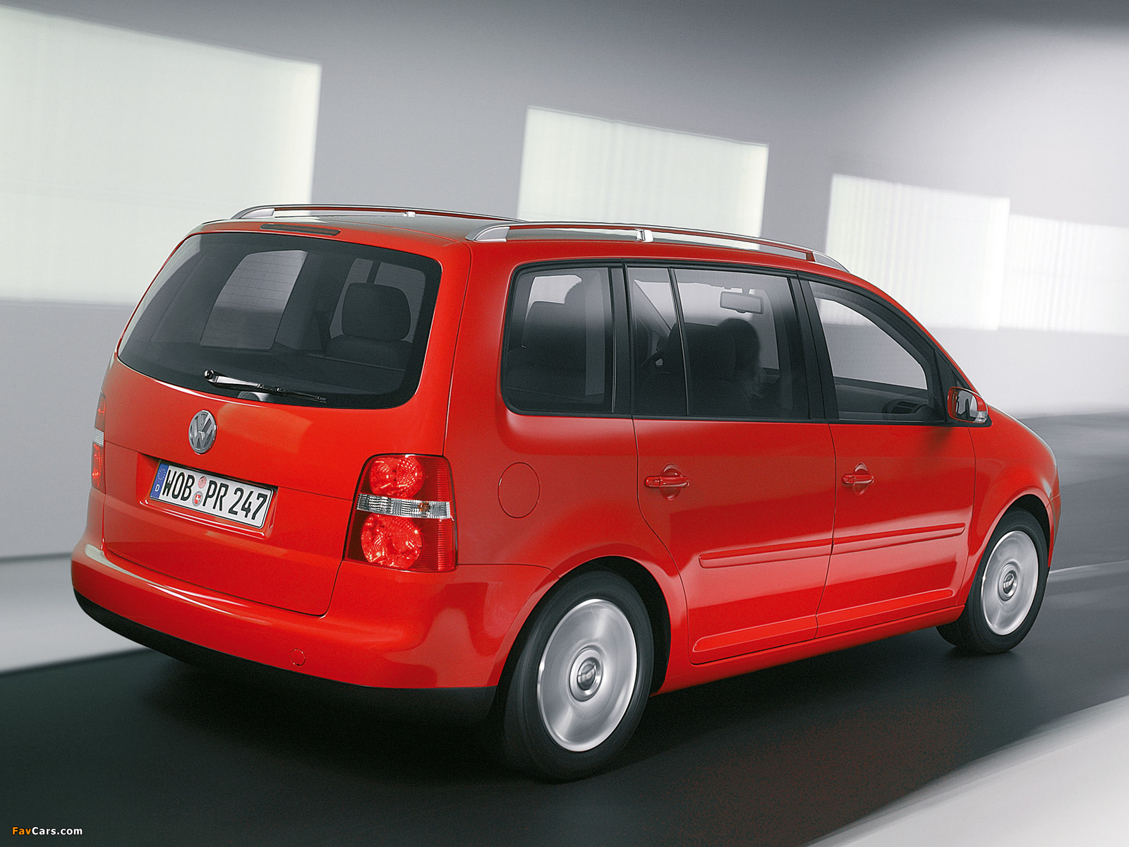 Images of Volkswagen Touran 2003–06 (1600 x 1200)