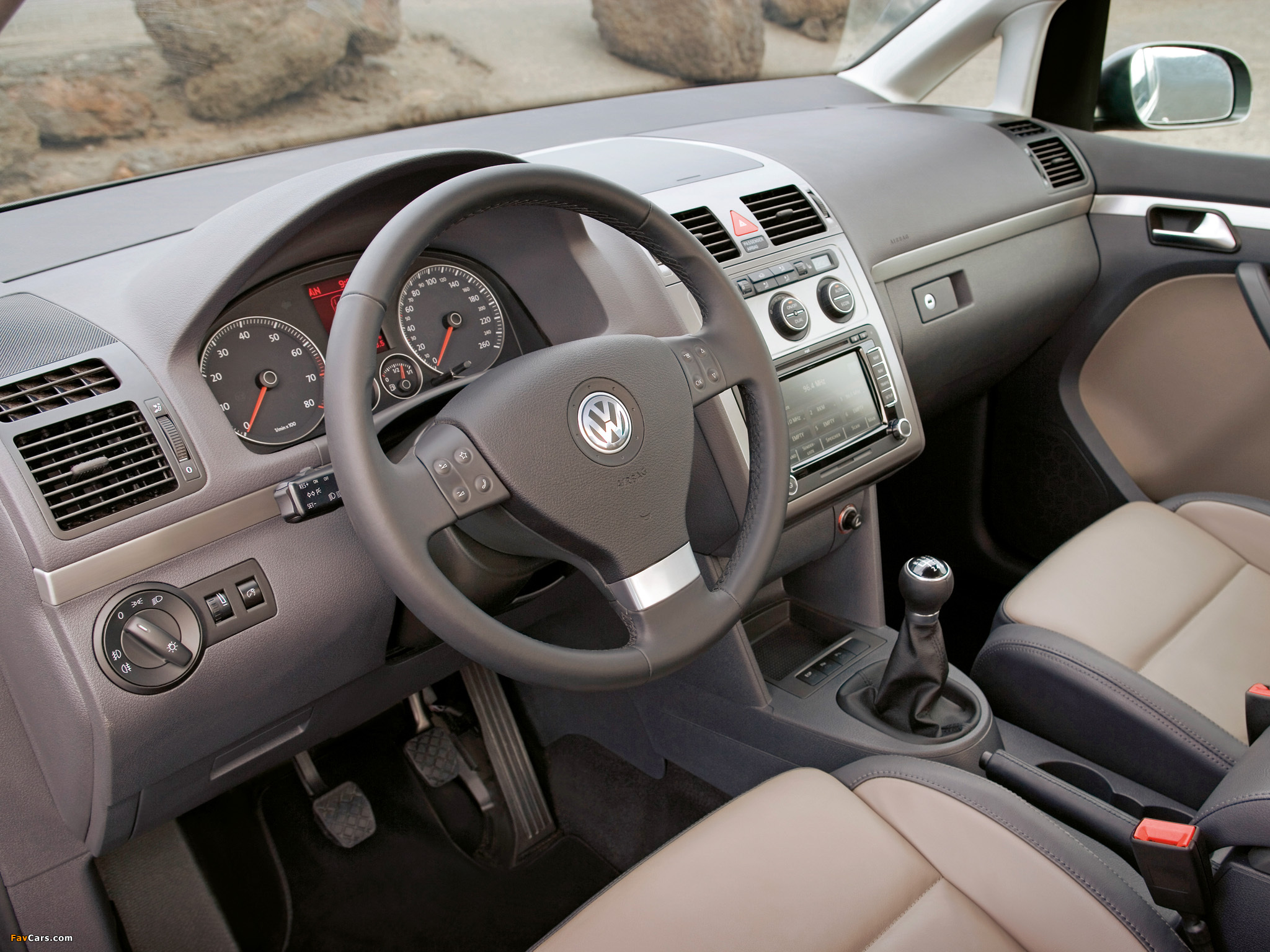 Images of Volkswagen Touran 2006–10 (2048 x 1536)