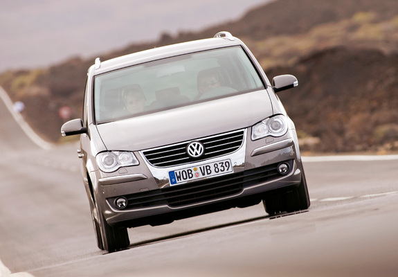 Images of Volkswagen Touran 2006–10