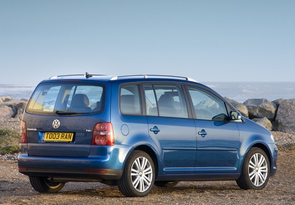 Images of Volkswagen Touran UK-spec 2006–10