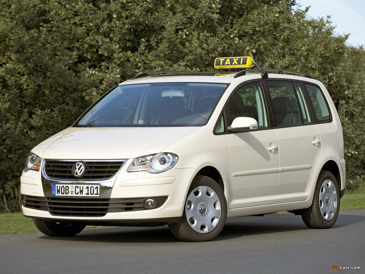 Images of Volkswagen Touran EcoFuel Taxi 2007–10 (1280 x 960)