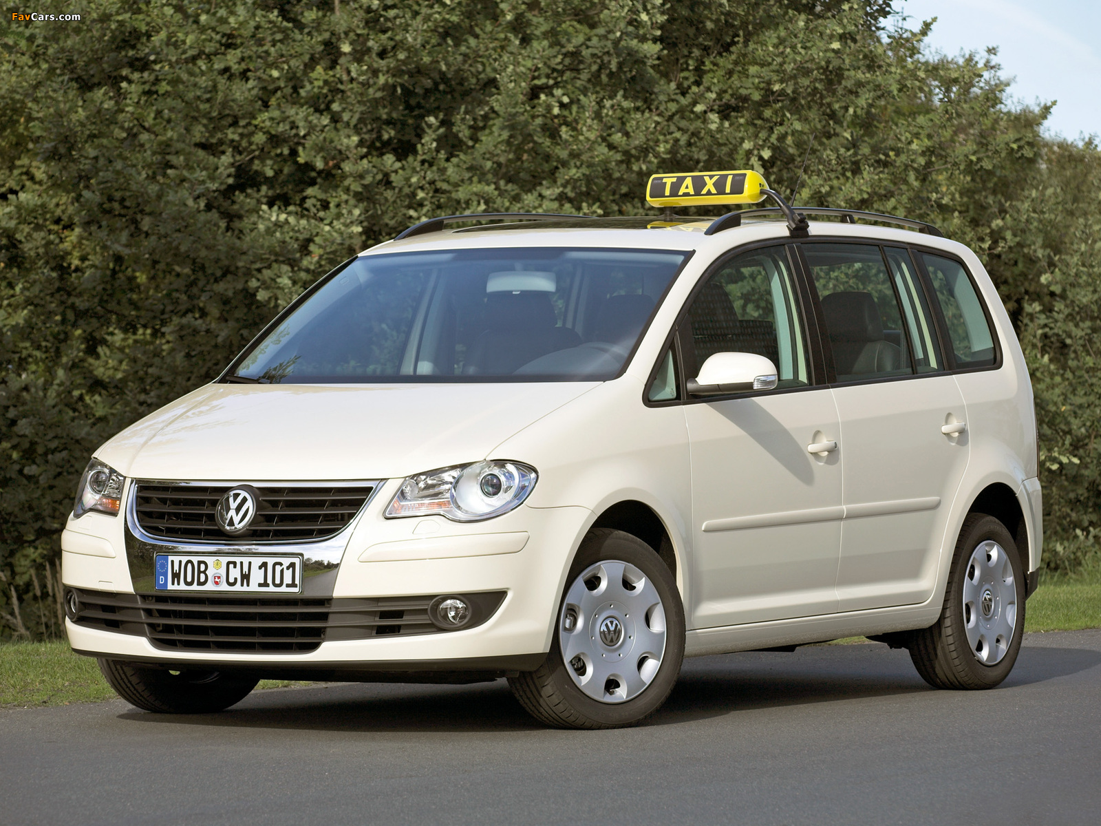 Images of Volkswagen Touran EcoFuel Taxi 2007–10 (1600 x 1200)