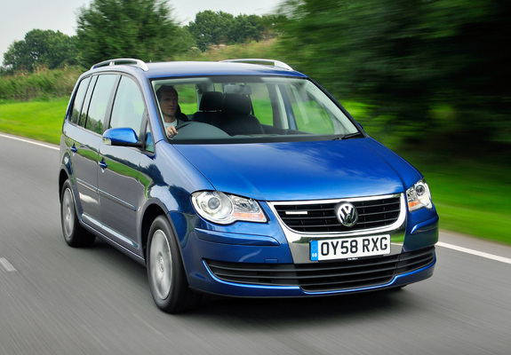 Images of Volkswagen Touran BlueMotion 2008–10