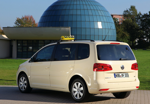 Images of Volkswagen Touran Taxi 2010