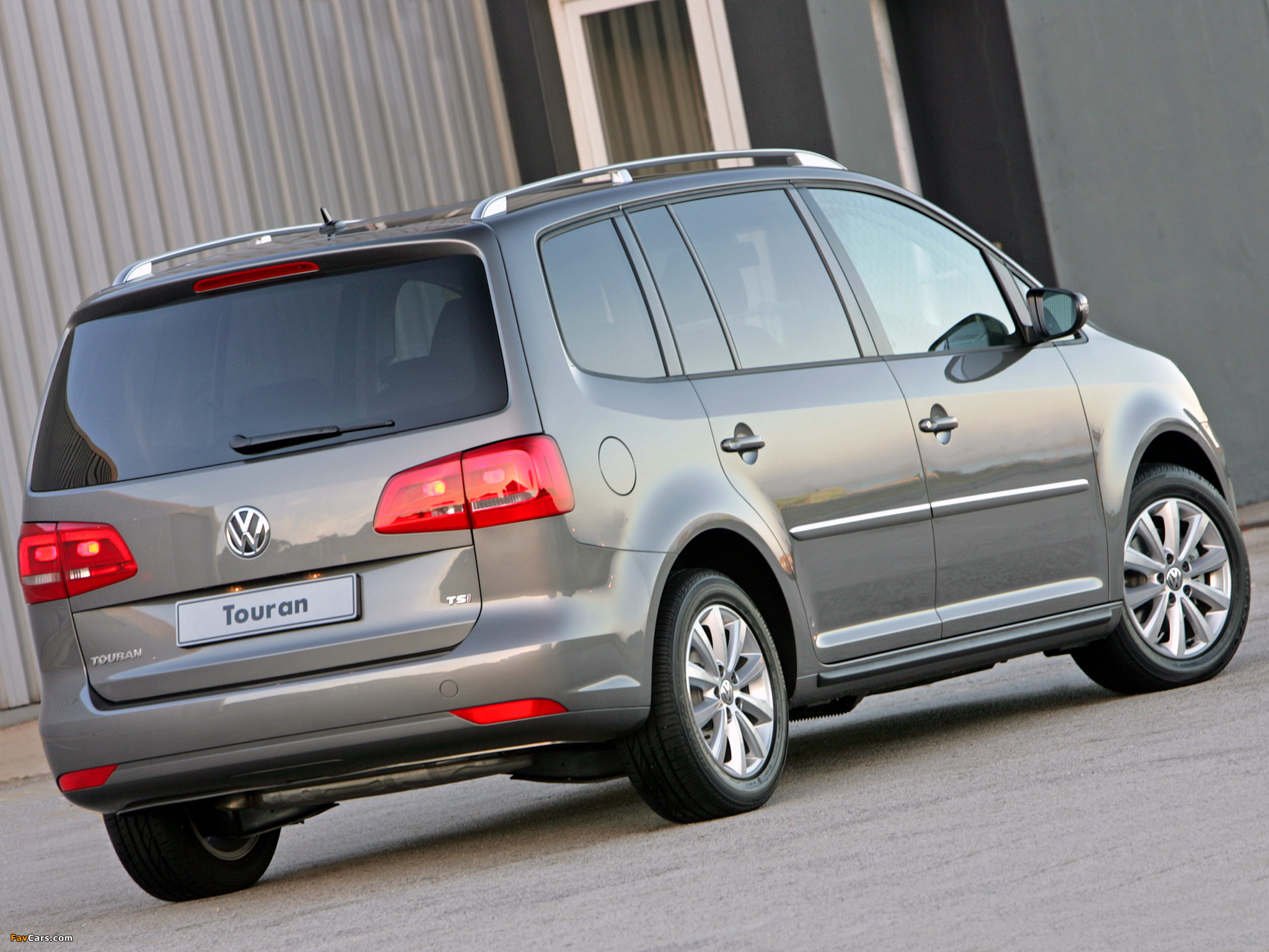 Images of Volkswagen Touran ZA-spec 2010 (2048 x 1536)
