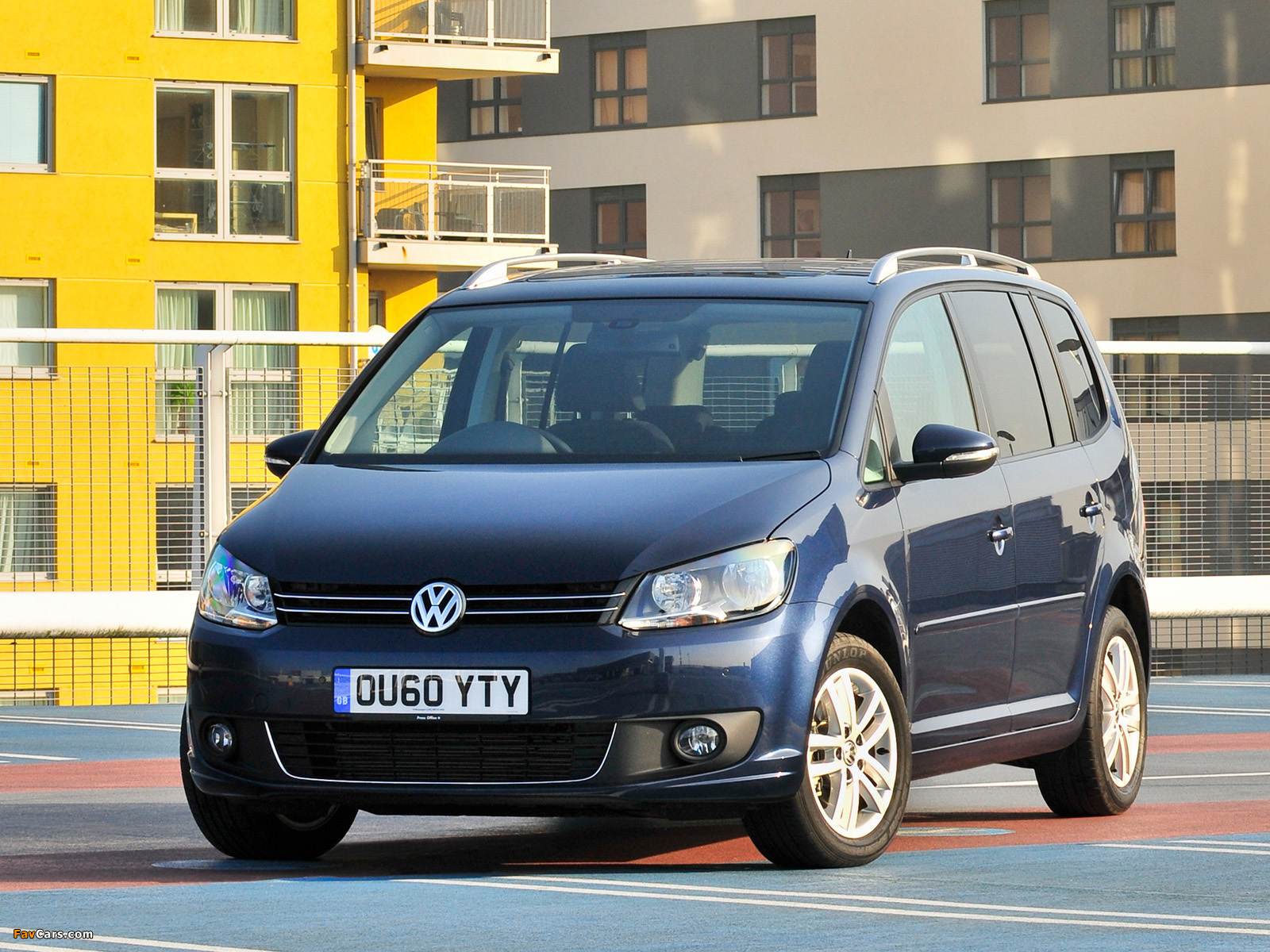 Images of Volkswagen Touran UK-spec 2010 (1600 x 1200)