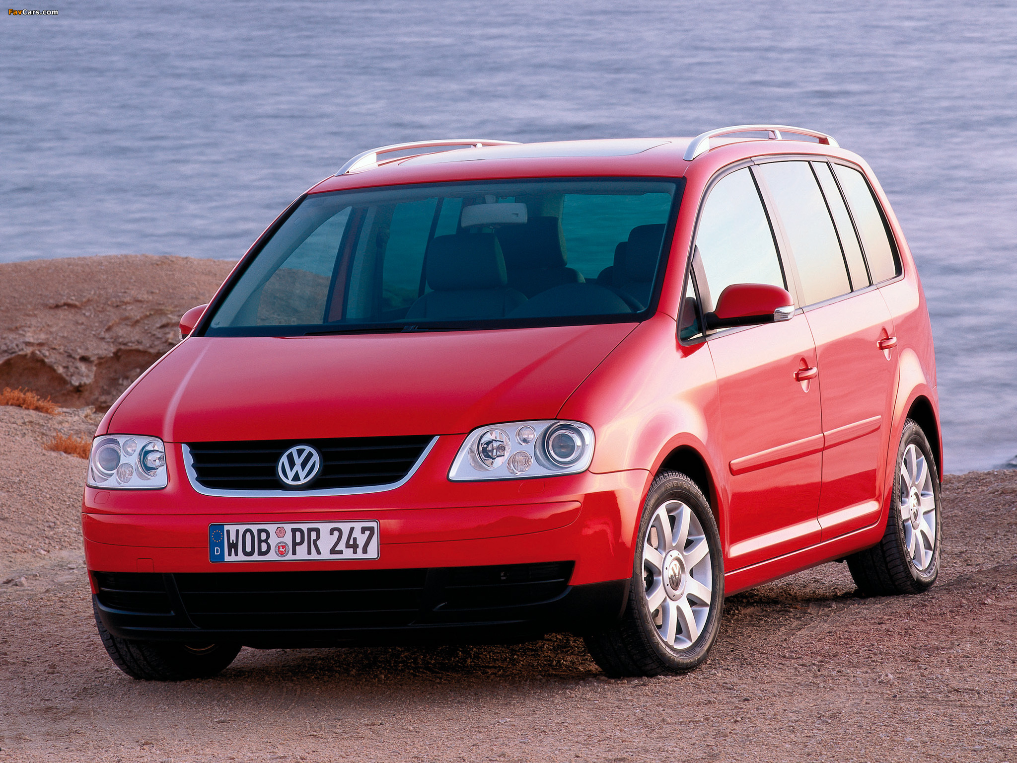 Photos of Volkswagen Touran 2003–06 (2048 x 1536)
