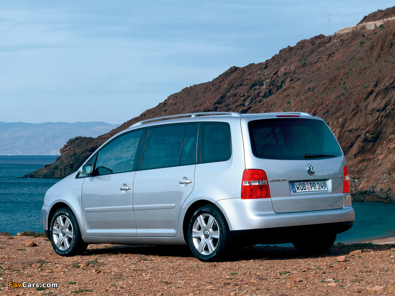 Photos of Volkswagen Touran 2003–06 (800 x 600)