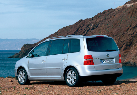 Photos of Volkswagen Touran 2003–06