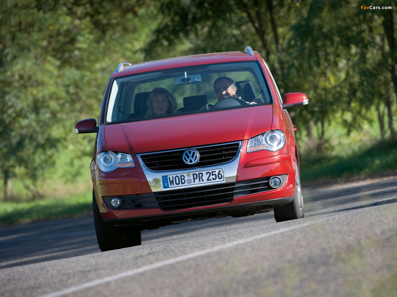 Photos of Volkswagen Touran 2006–10 (1280 x 960)