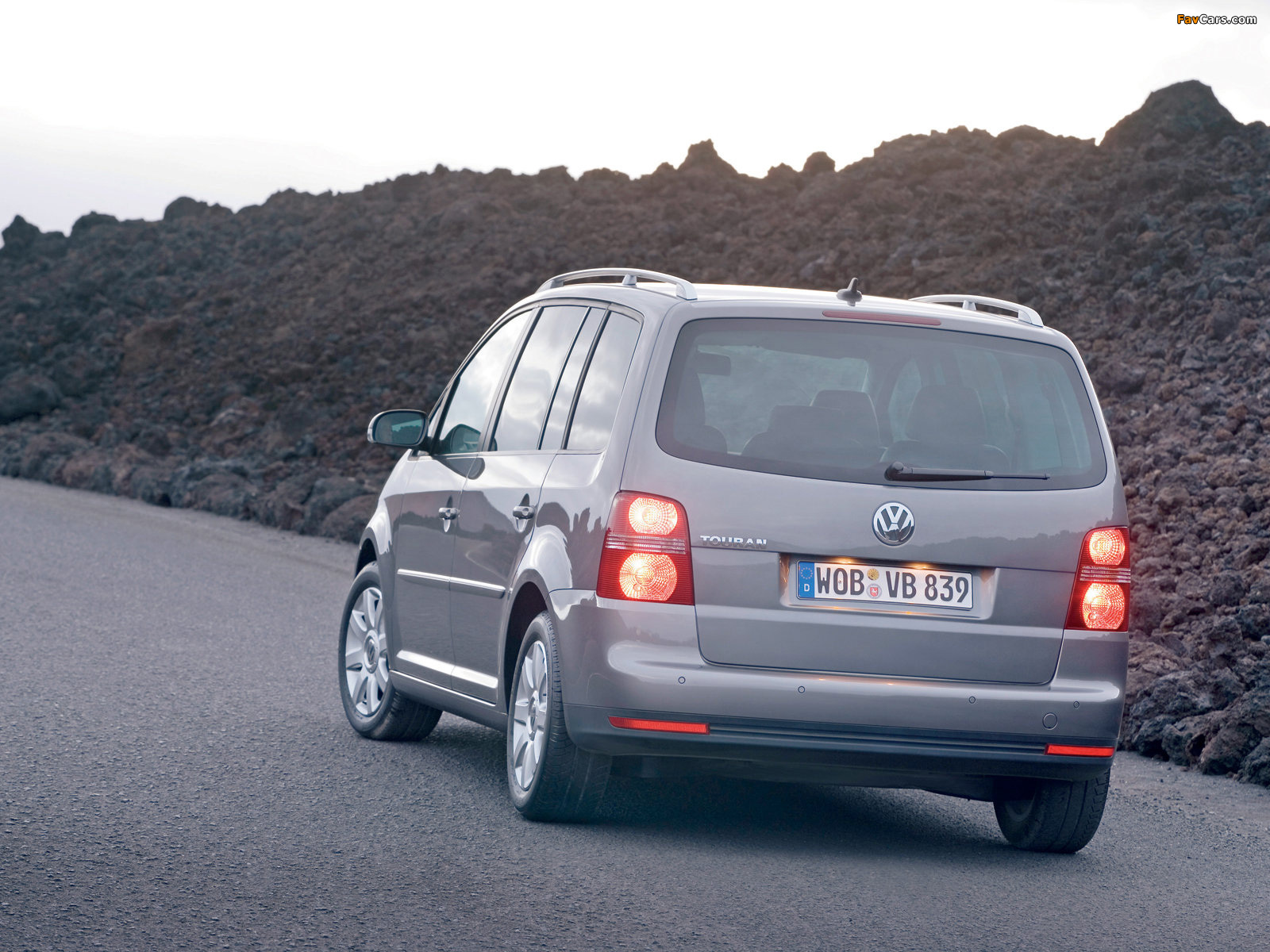 Photos of Volkswagen Touran 2006–10 (1600 x 1200)