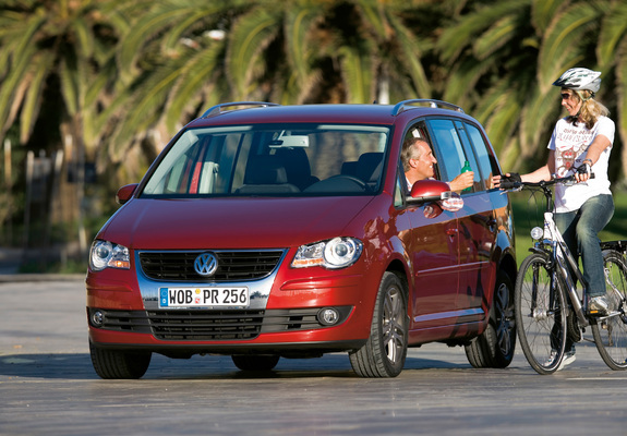 Photos of Volkswagen Touran 2006–10