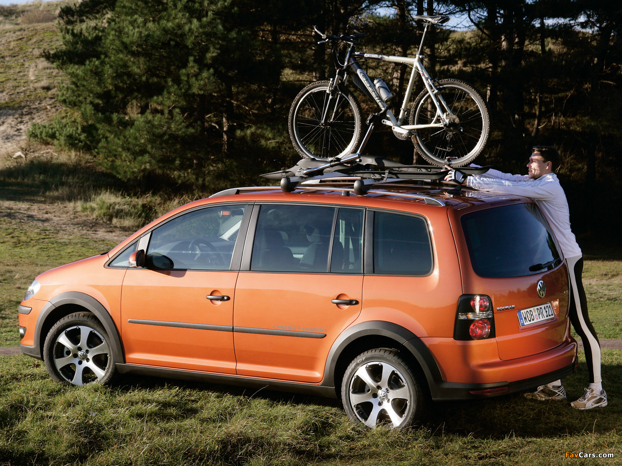 Photos of Volkswagen CrossTouran 2007 (1280 x 960)