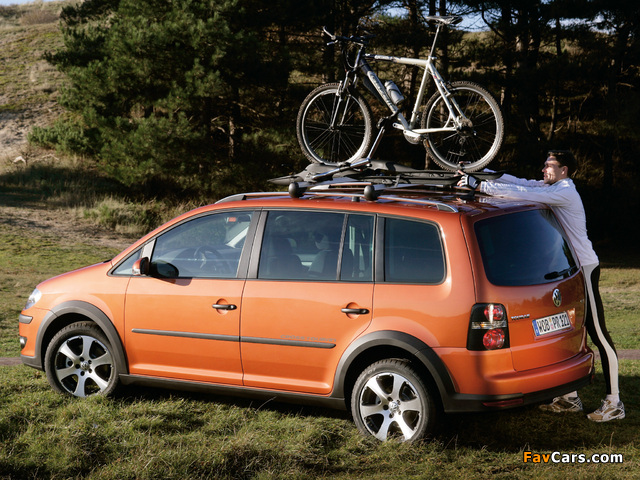 Photos of Volkswagen CrossTouran 2007 (640 x 480)