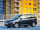 Photos of Volkswagen Touran UK-spec 2010