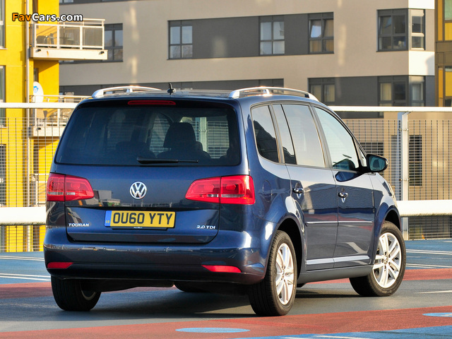 Photos of Volkswagen Touran UK-spec 2010 (640 x 480)