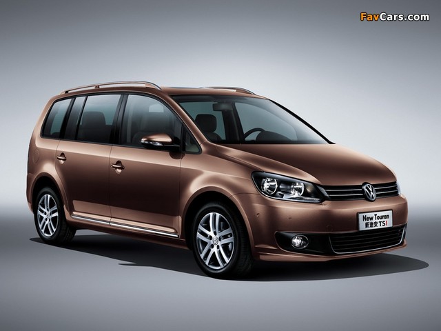 Photos of Volkswagen Touran CN-spec 2010 (640 x 480)