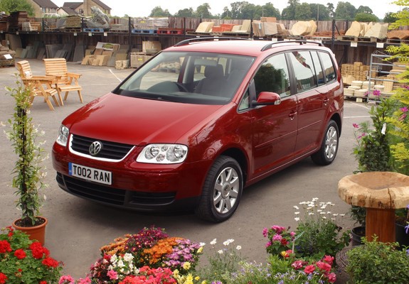 Pictures of Volkswagen Touran UK-spec 2003–06