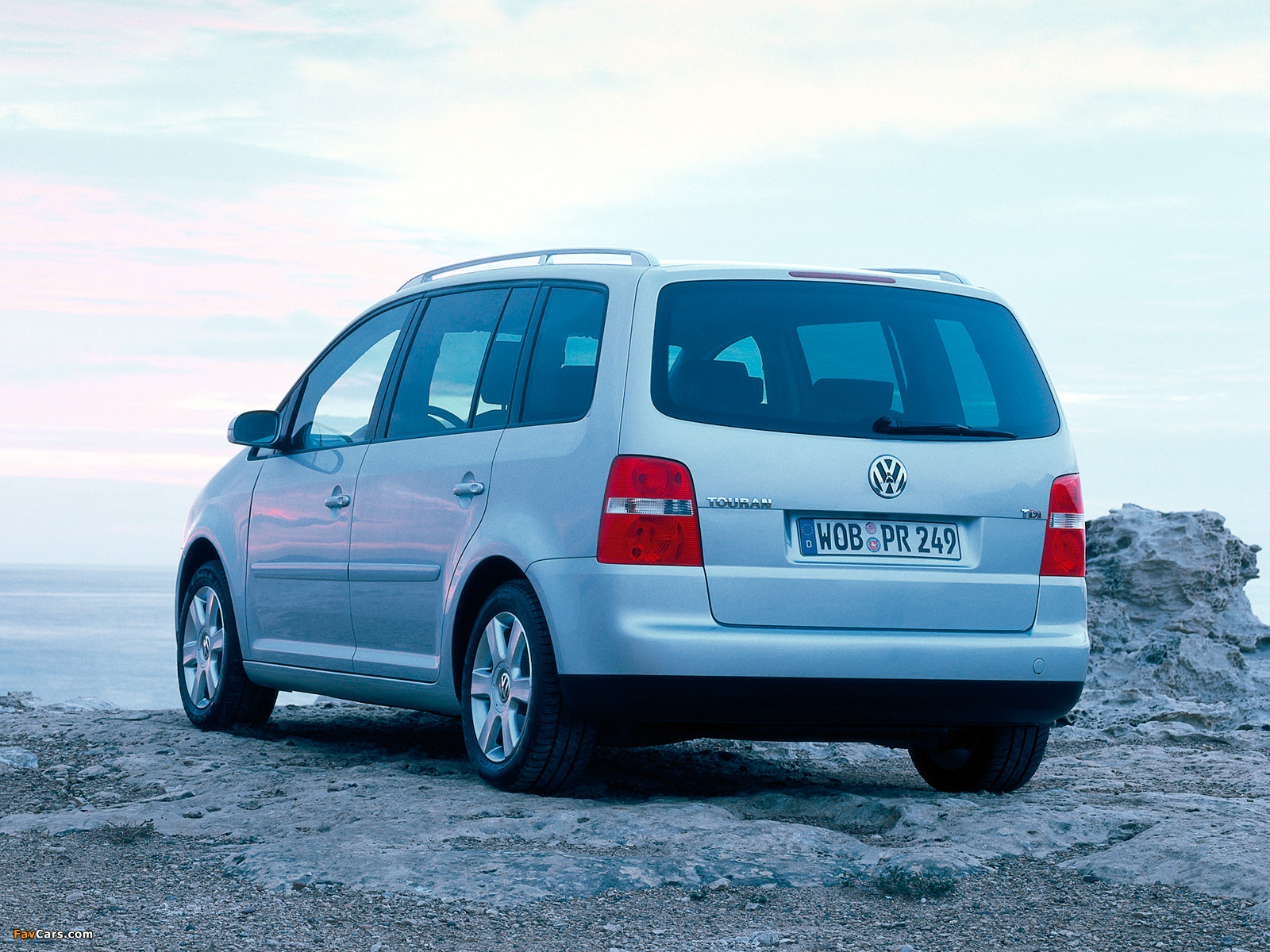 Pictures of Volkswagen Touran 2003–06 (1600 x 1200)