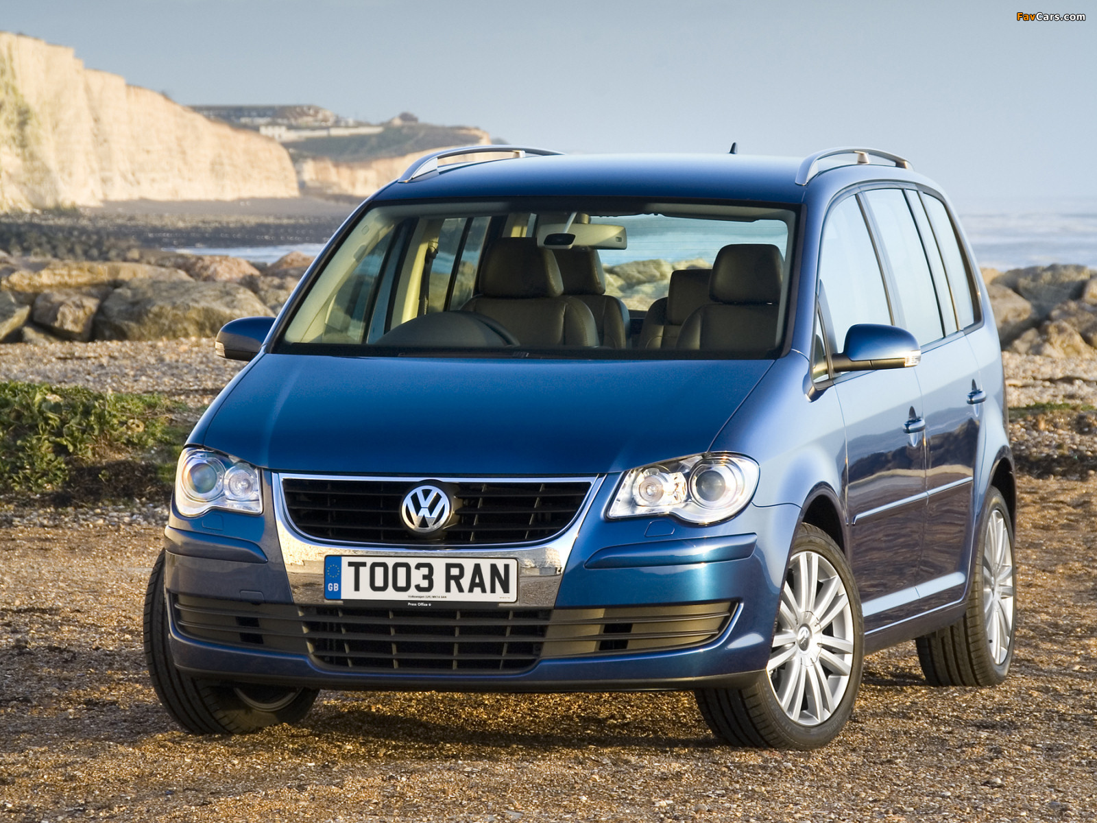 Pictures of Volkswagen Touran UK-spec 2006–10 (1600 x 1200)