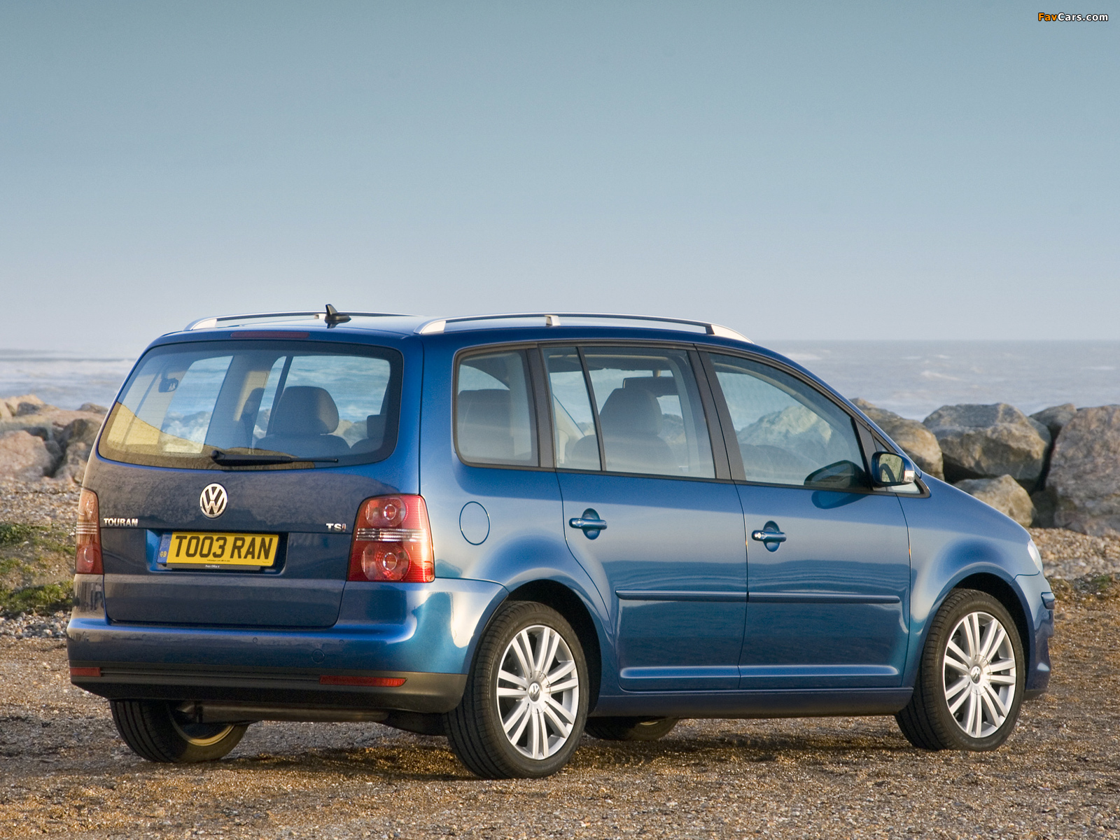 Pictures of Volkswagen Touran UK-spec 2006–10 (1600 x 1200)