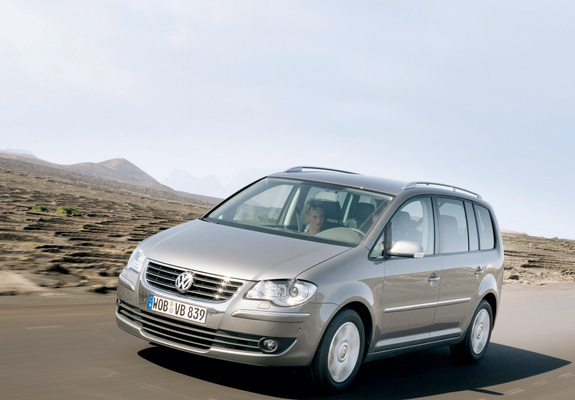 Pictures of Volkswagen Touran 2006–10
