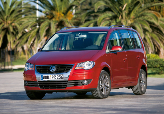 Pictures of Volkswagen Touran 2006–10
