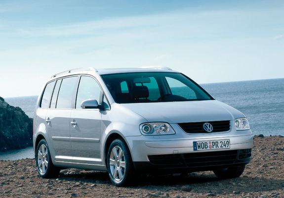 Volkswagen Touran 2003–06 images