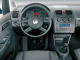 Volkswagen Touran 2003–06 photos