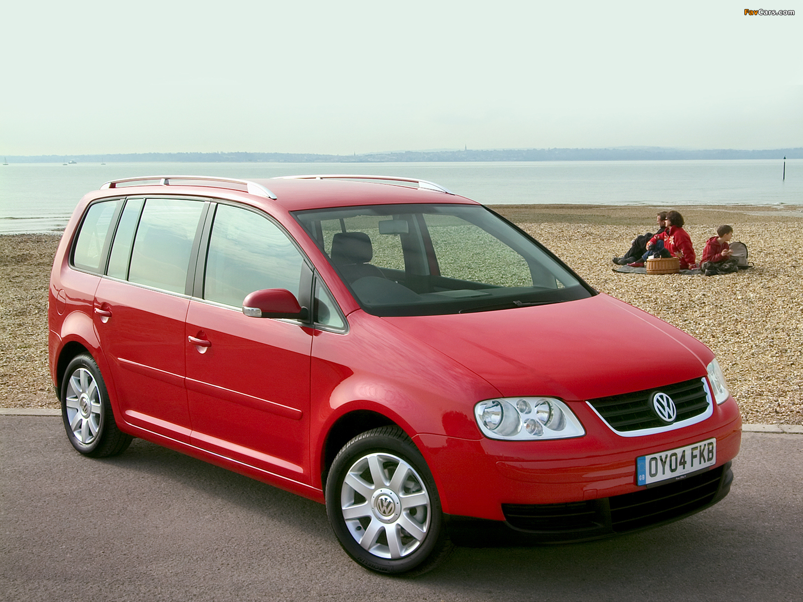 Volkswagen Touran UK-spec 2003–06 photos (1600 x 1200)
