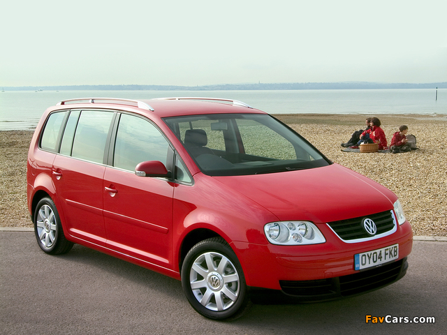 Volkswagen Touran UK-spec 2003–06 photos (640 x 480)