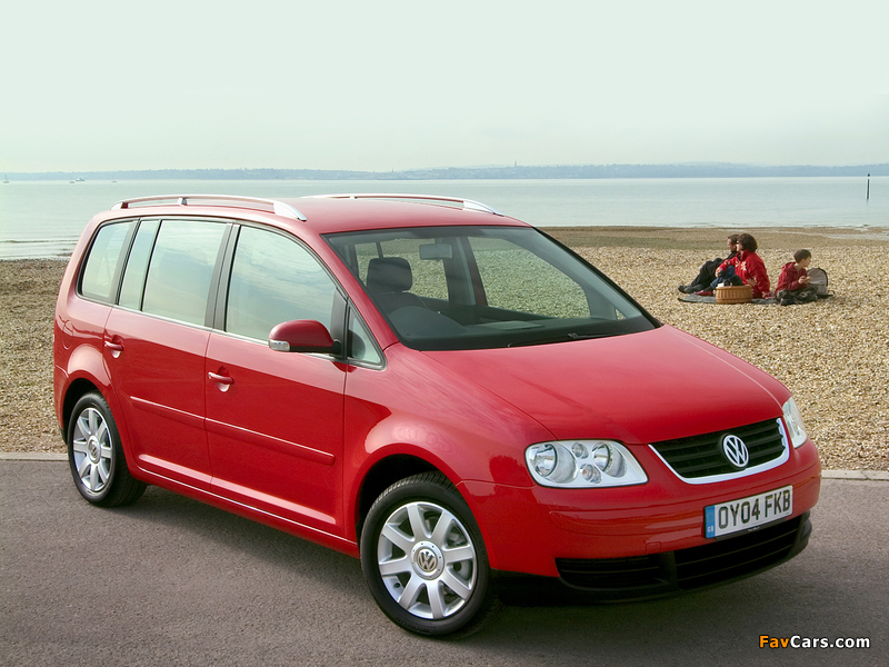 Volkswagen Touran UK-spec 2003–06 photos (800 x 600)