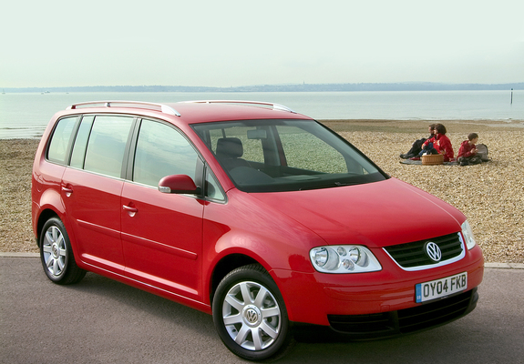 Volkswagen Touran UK-spec 2003–06 photos