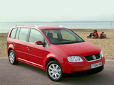 Volkswagen Touran UK-spec 2003–06 photos