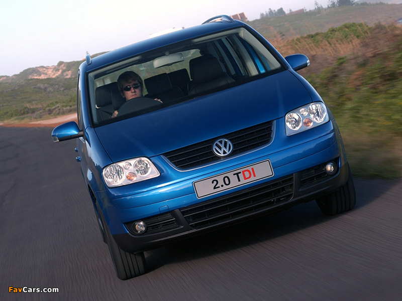 Volkswagen Touran ZA-spec 2003–06 wallpapers (800 x 600)