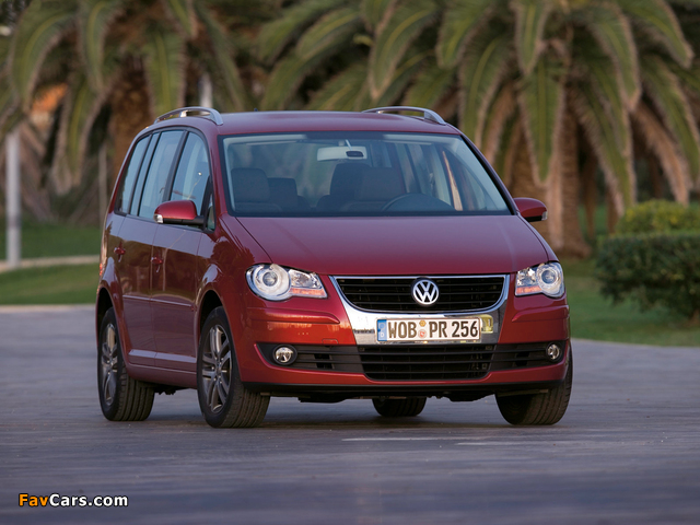 Volkswagen Touran 2006–10 images (640 x 480)