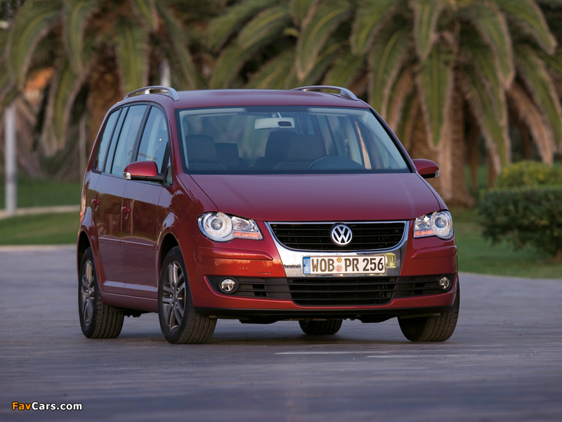 Volkswagen Touran 2006–10 images (800 x 600)