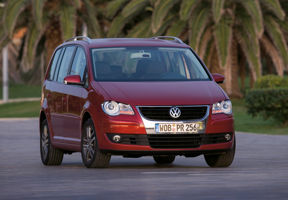 Volkswagen Touran 2006–10 images