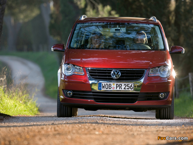 Volkswagen Touran 2006–10 photos (640 x 480)