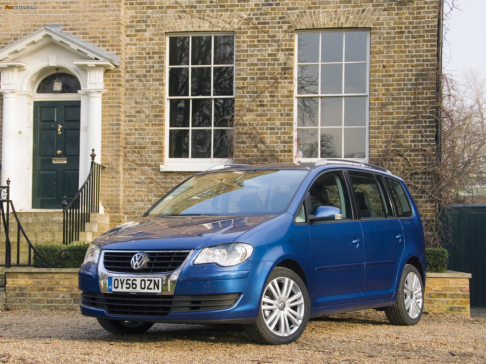 Volkswagen Touran UK-spec 2006–10 photos (1600 x 1200)