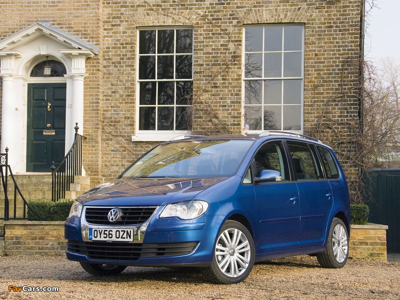 Volkswagen Touran UK-spec 2006–10 photos (800 x 600)