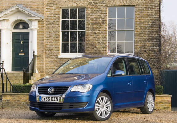 Volkswagen Touran UK-spec 2006–10 photos