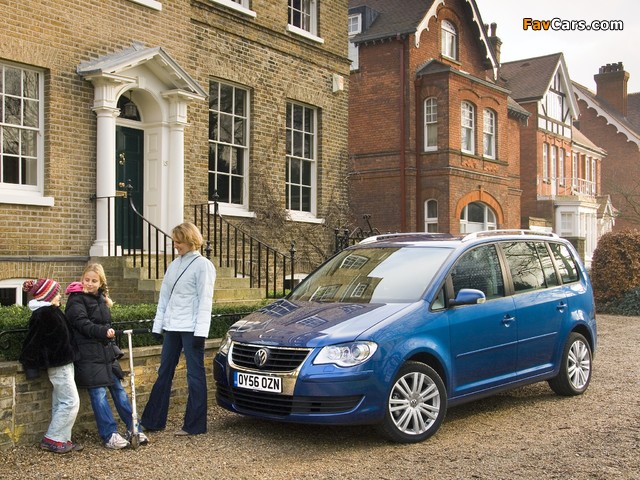 Volkswagen Touran UK-spec 2006–10 photos (640 x 480)