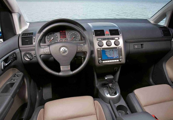 Volkswagen Touran 2006–10 pictures