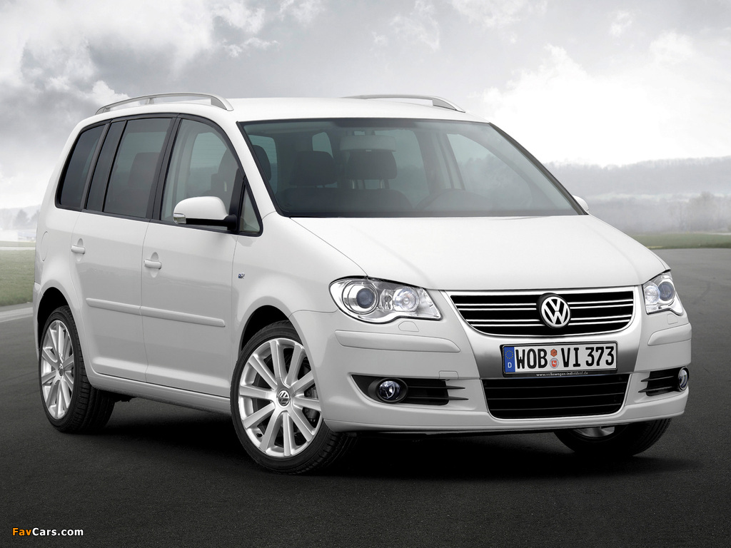 Volkswagen Touran R-Line 2007–10 photos (1024 x 768)