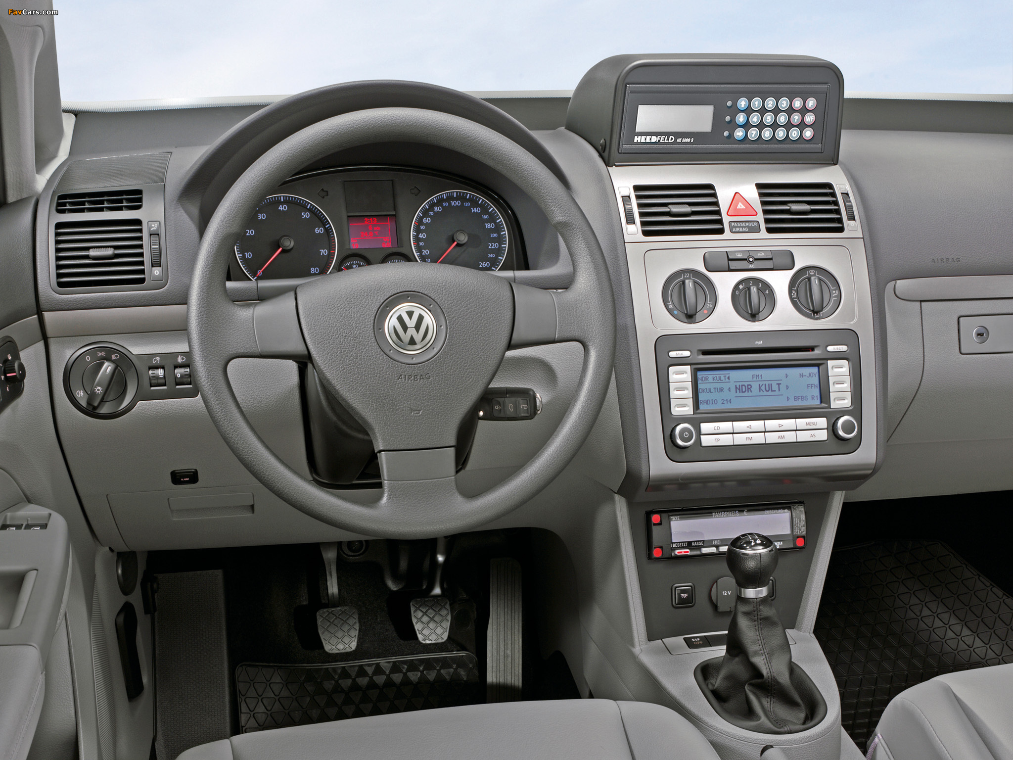 Volkswagen Touran EcoFuel Taxi 2007–10 pictures (2048 x 1536)