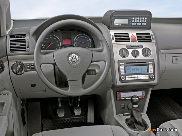 Volkswagen Touran EcoFuel Taxi 2007–10 pictures (640 x 480)