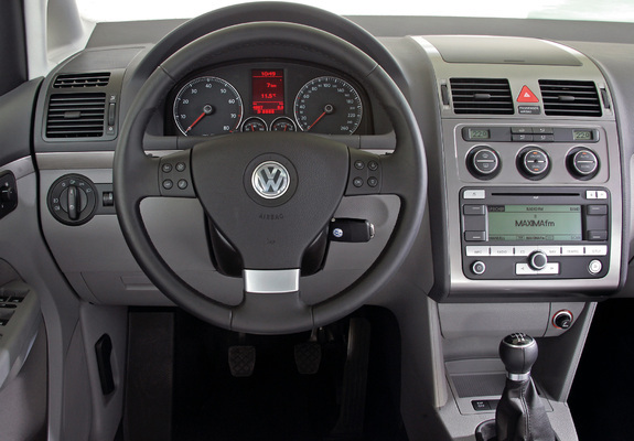 Volkswagen Touran EcoFuel 2007–10 wallpapers